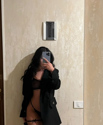 Воплотим твои самые горячие фантазии в реальность! Я знаю, как доставить тебе незабываемое удовольствие и отдохнуть нам обоим. Доверься моим ласкам и погрузись в мир наслаждения. У меня есть множество возможностей, чтобы исполнить все твои сокровенные желания. Я могу быть твоей нежной игривой кошечкой или страстной дикой тигрицей - выбирай, что тебе по вкусу 😻💋 В Москве я готова встретиться с тобой и подарить незабываемые моменты нашей интимной встречи. У меня есть отличные отзывы и много горячих фото, которые сделают тебя жаждущим встречи. Жду тебя, чтобы согреть в холодной Москве. 🌟🔥 7275, 25 лет